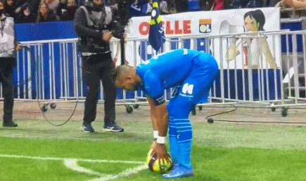 官方：格雷米奥主帅梅内塞斯下课