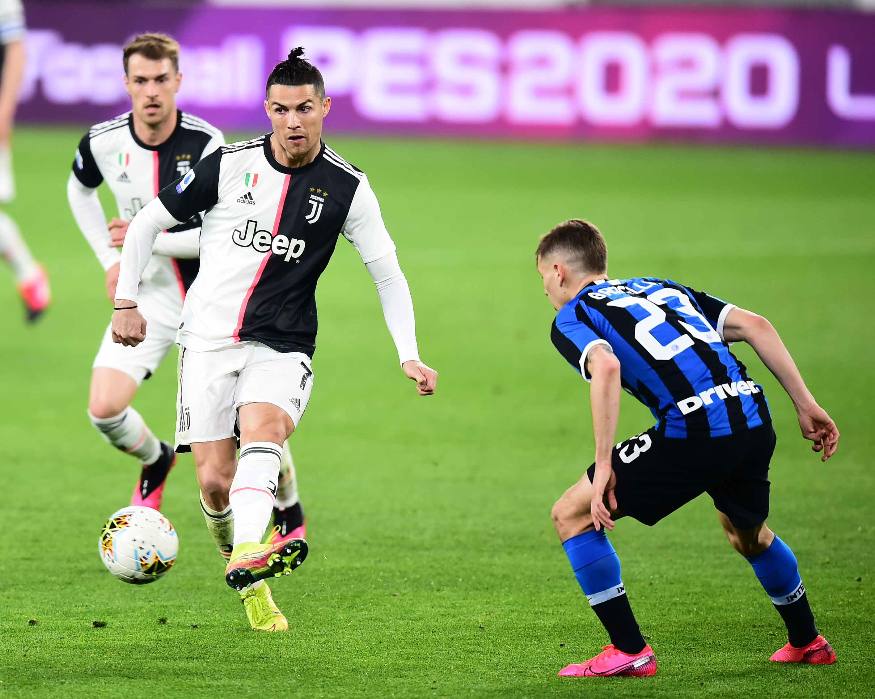 欧冠积分榜：拜仁、阿森纳、国米全胜领跑，下轮前二直接对话（欧冠形势：拜仁、阿森纳、国米以全胜领跑，下一轮头两名正面对决）