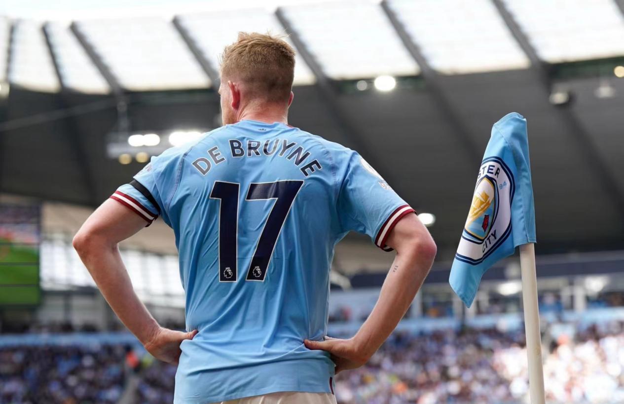 凯恩社媒：很高兴达成德甲100球里程碑，冬歇期可以好好休息（凯恩发文：达成德甲百球里程碑，冬歇期安心休整）